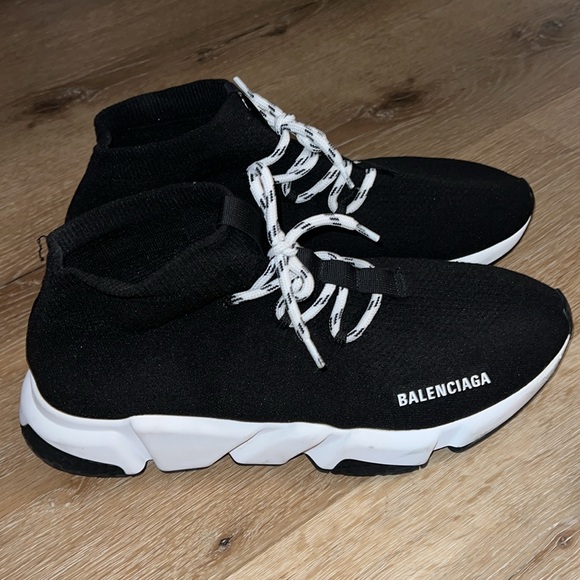 balenciaga MEN'S SPEED RECYCLED KNIT SNEAKER IN BLACK/WHITE - Picture 2 of 3